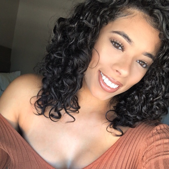 Meet your Posher, Alexis - Picture 1 of 1